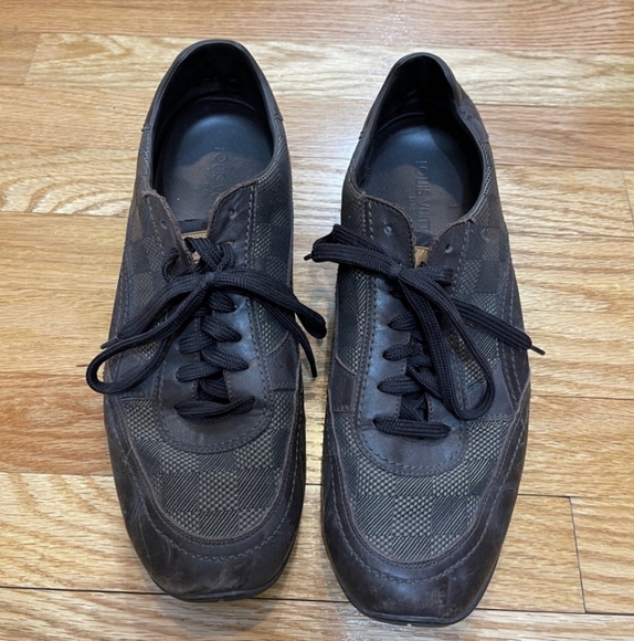 Louis Vuitton - Picture 1 of 5